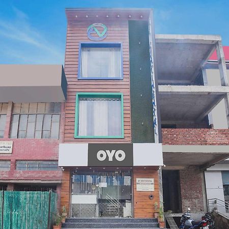 Hotel O Av Continental Zirakpur エクステリア 写真