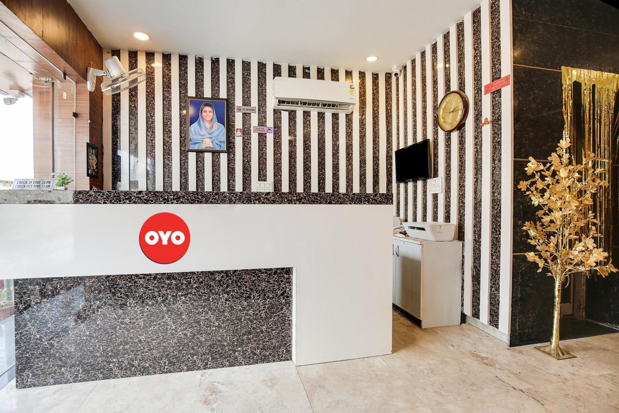 Hotel O Av Continental Zirakpur エクステリア 写真