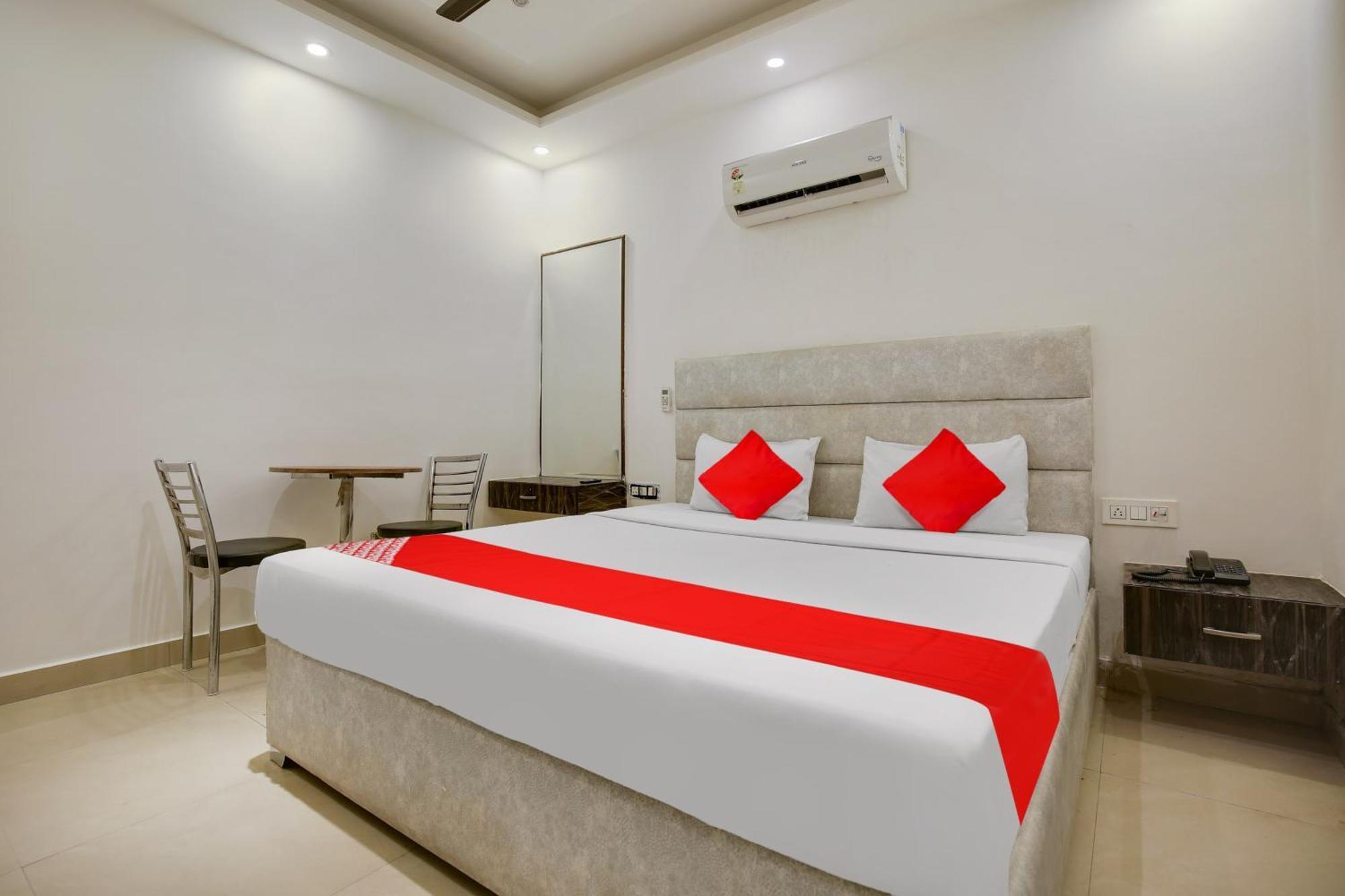 Hotel O Av Continental Zirakpur エクステリア 写真