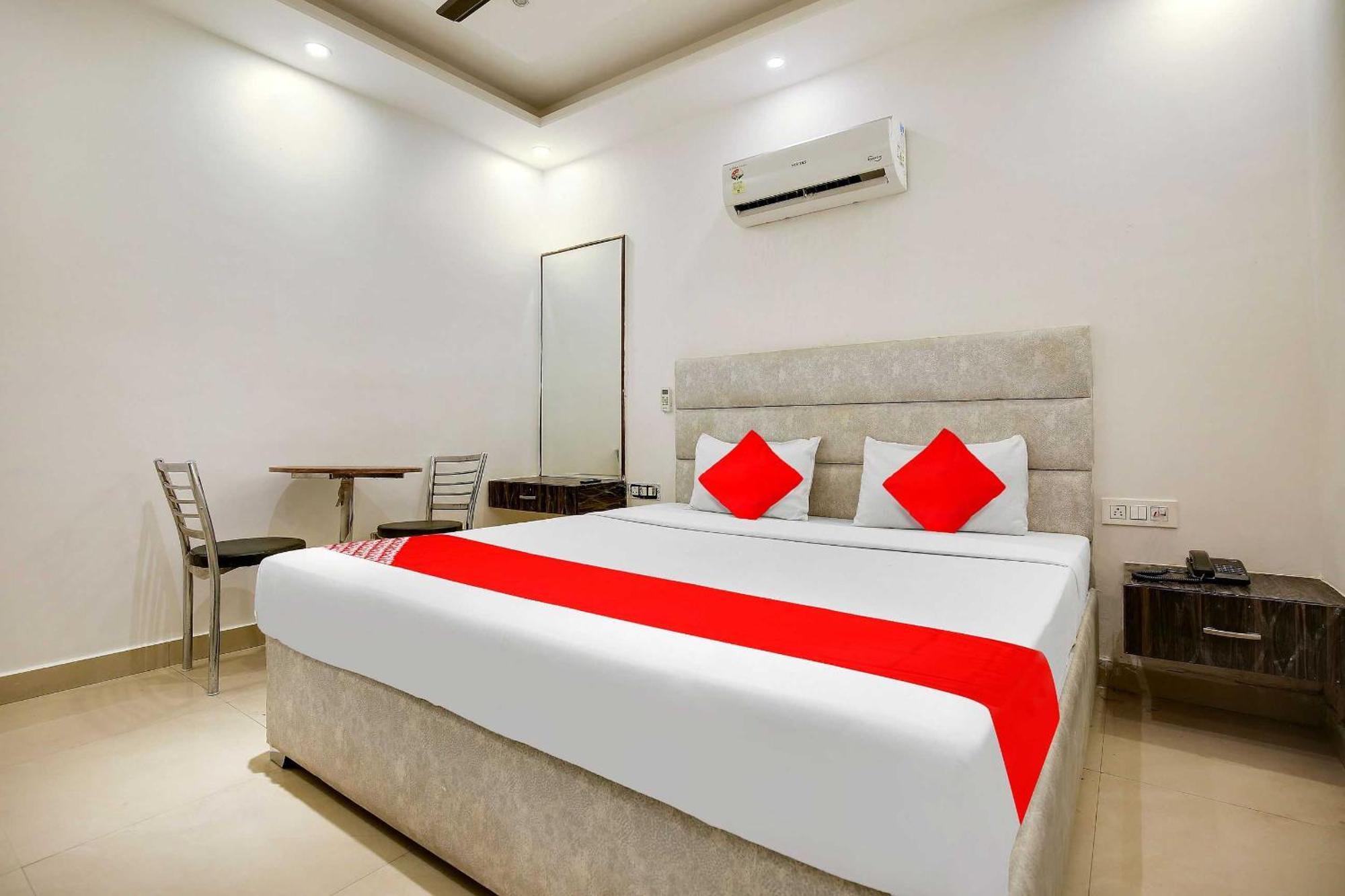 Hotel O Av Continental Zirakpur エクステリア 写真