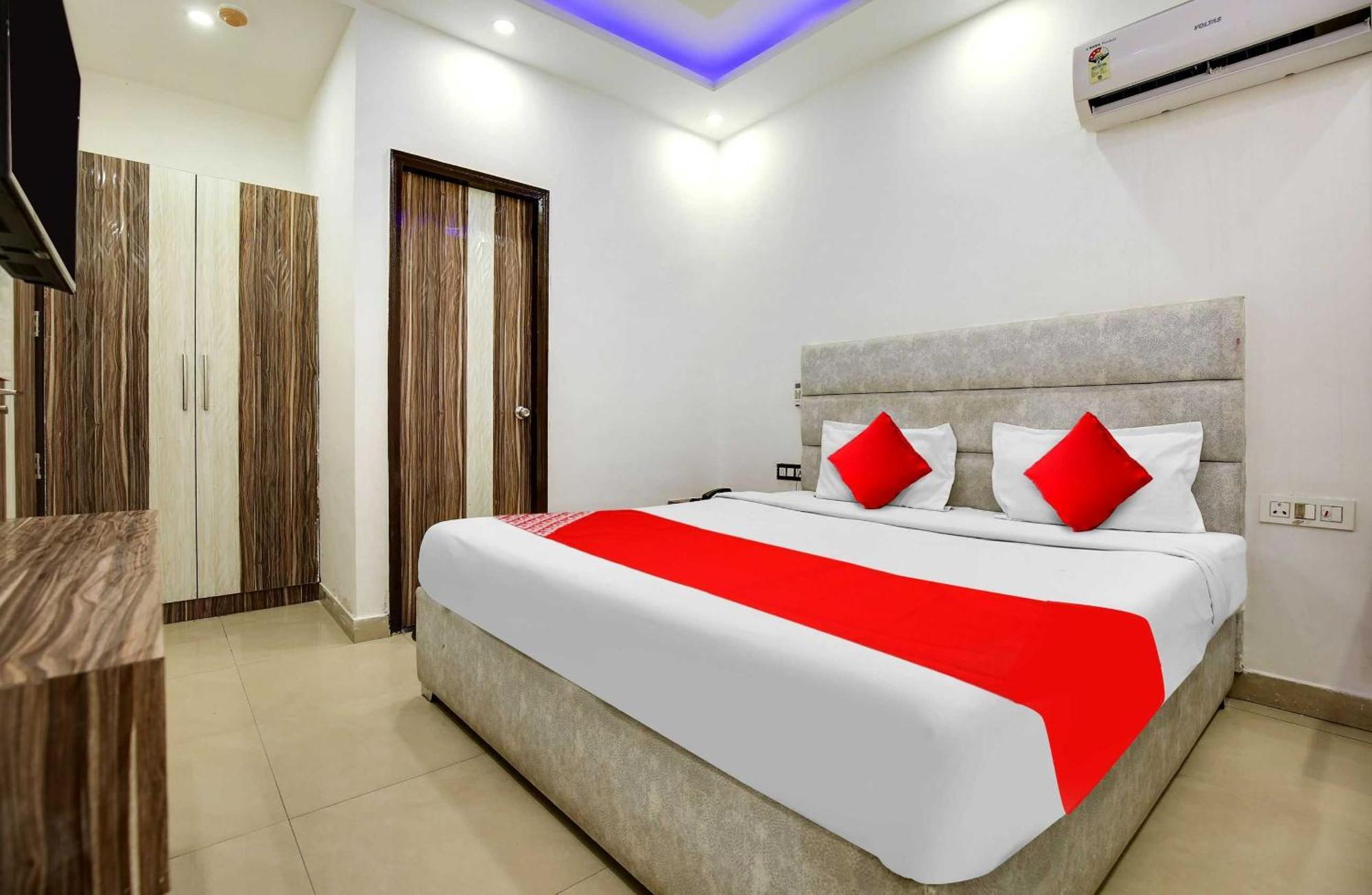 Hotel O Av Continental Zirakpur エクステリア 写真