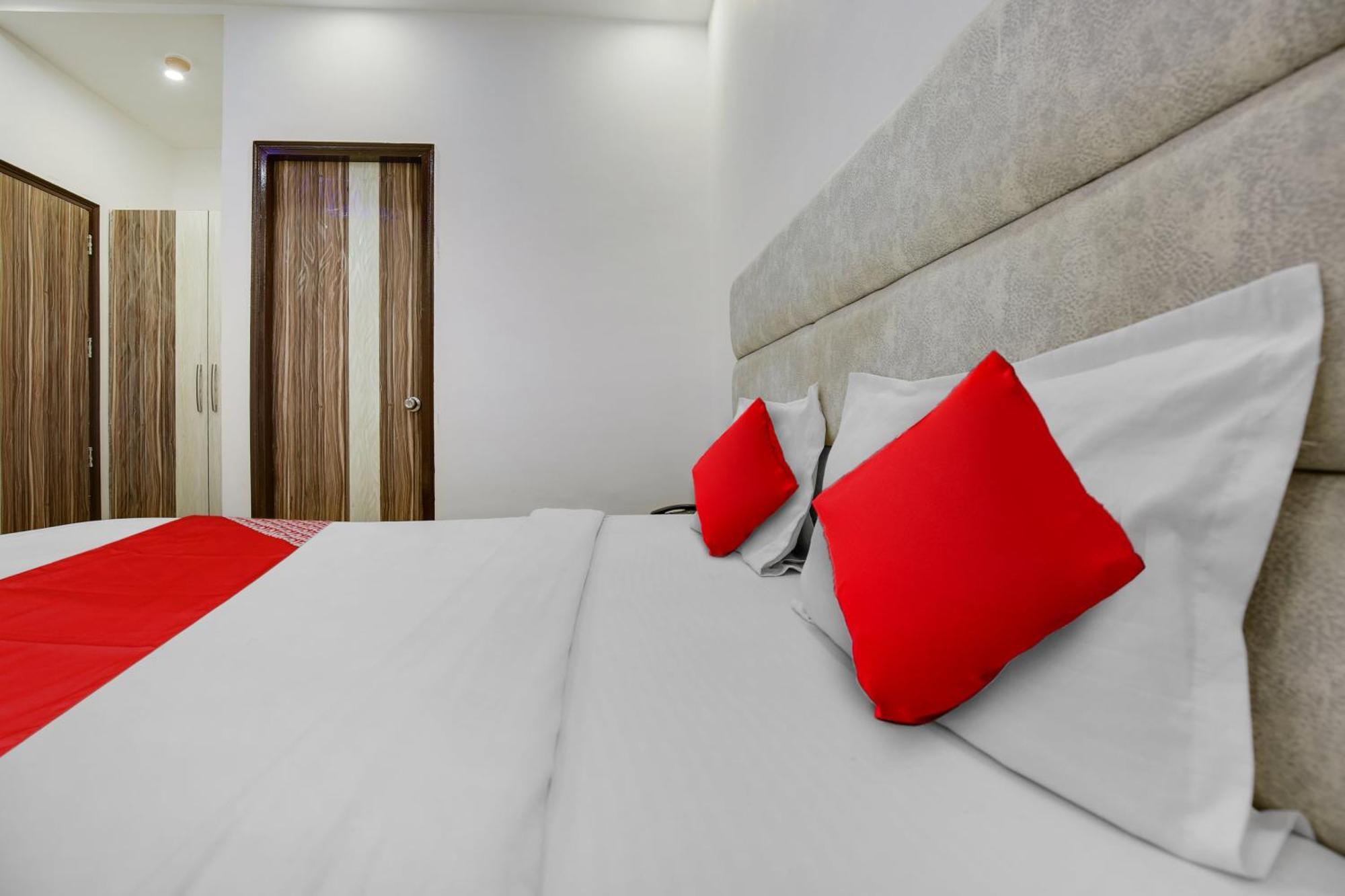 Hotel O Av Continental Zirakpur エクステリア 写真