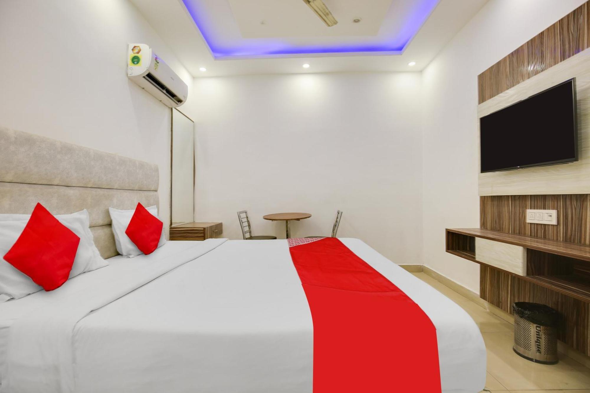 Hotel O Av Continental Zirakpur エクステリア 写真
