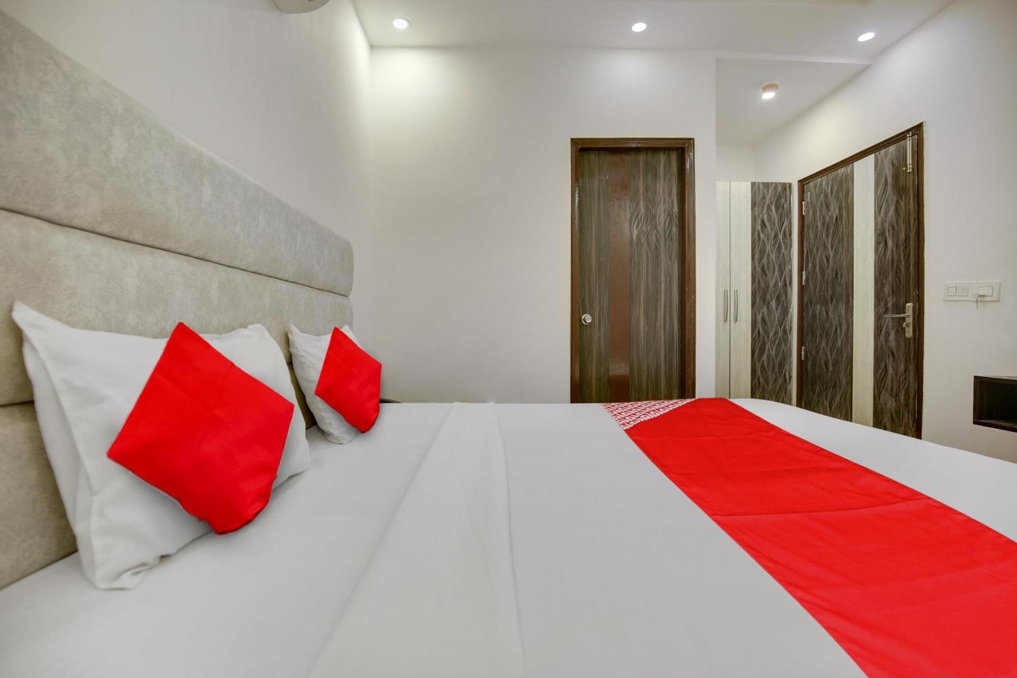 Hotel O Av Continental Zirakpur エクステリア 写真