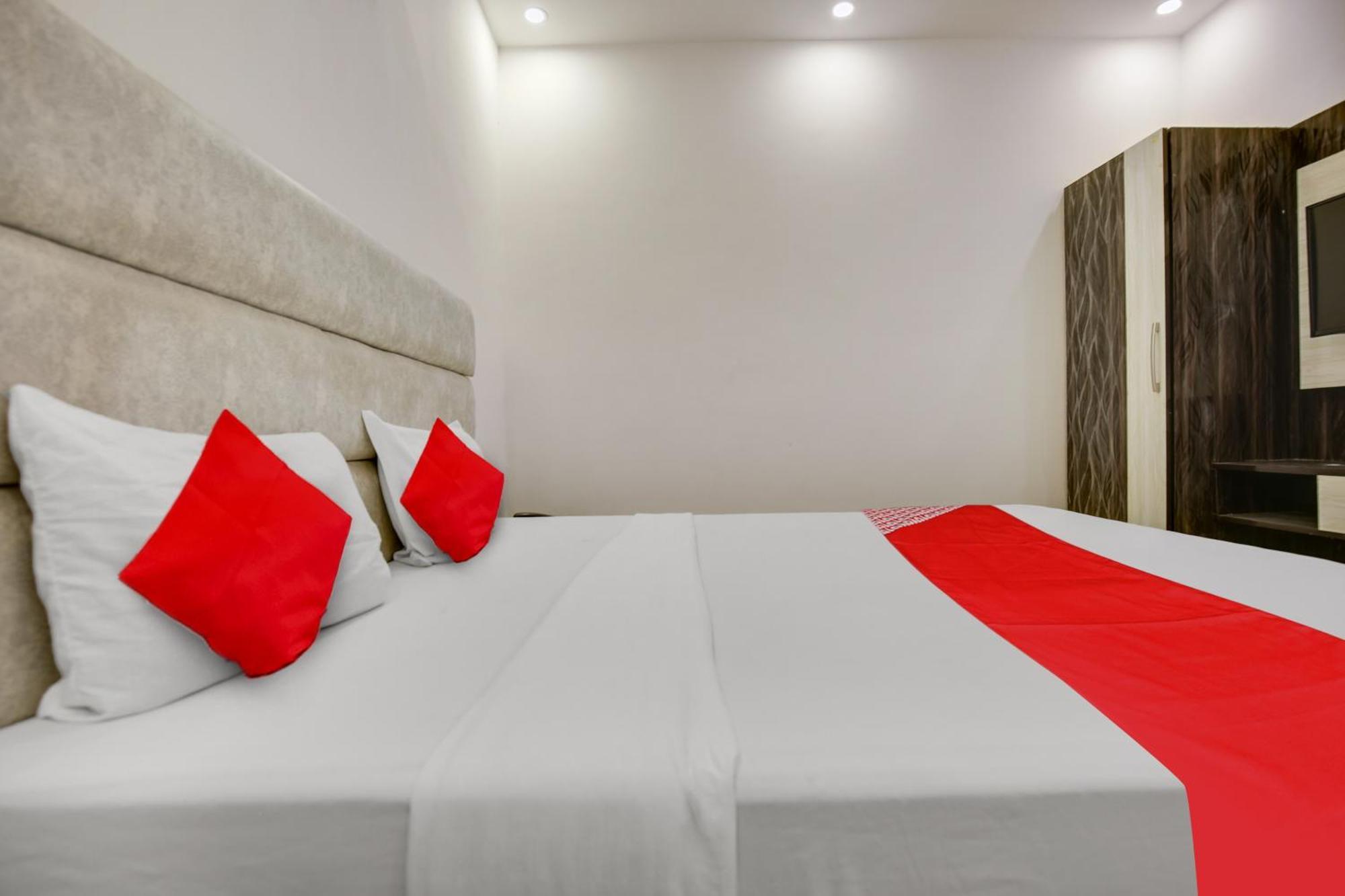 Hotel O Av Continental Zirakpur エクステリア 写真