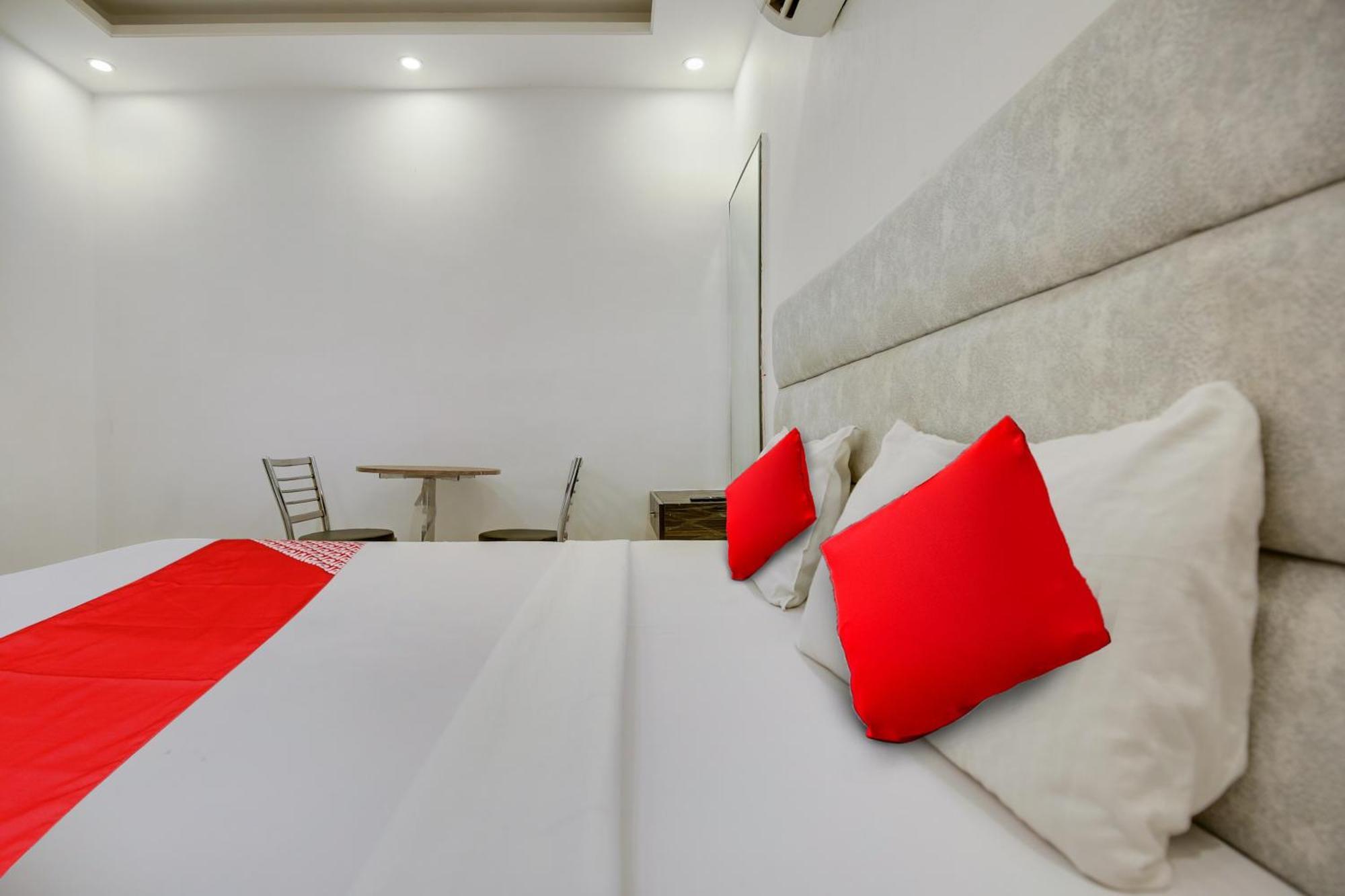 Hotel O Av Continental Zirakpur エクステリア 写真
