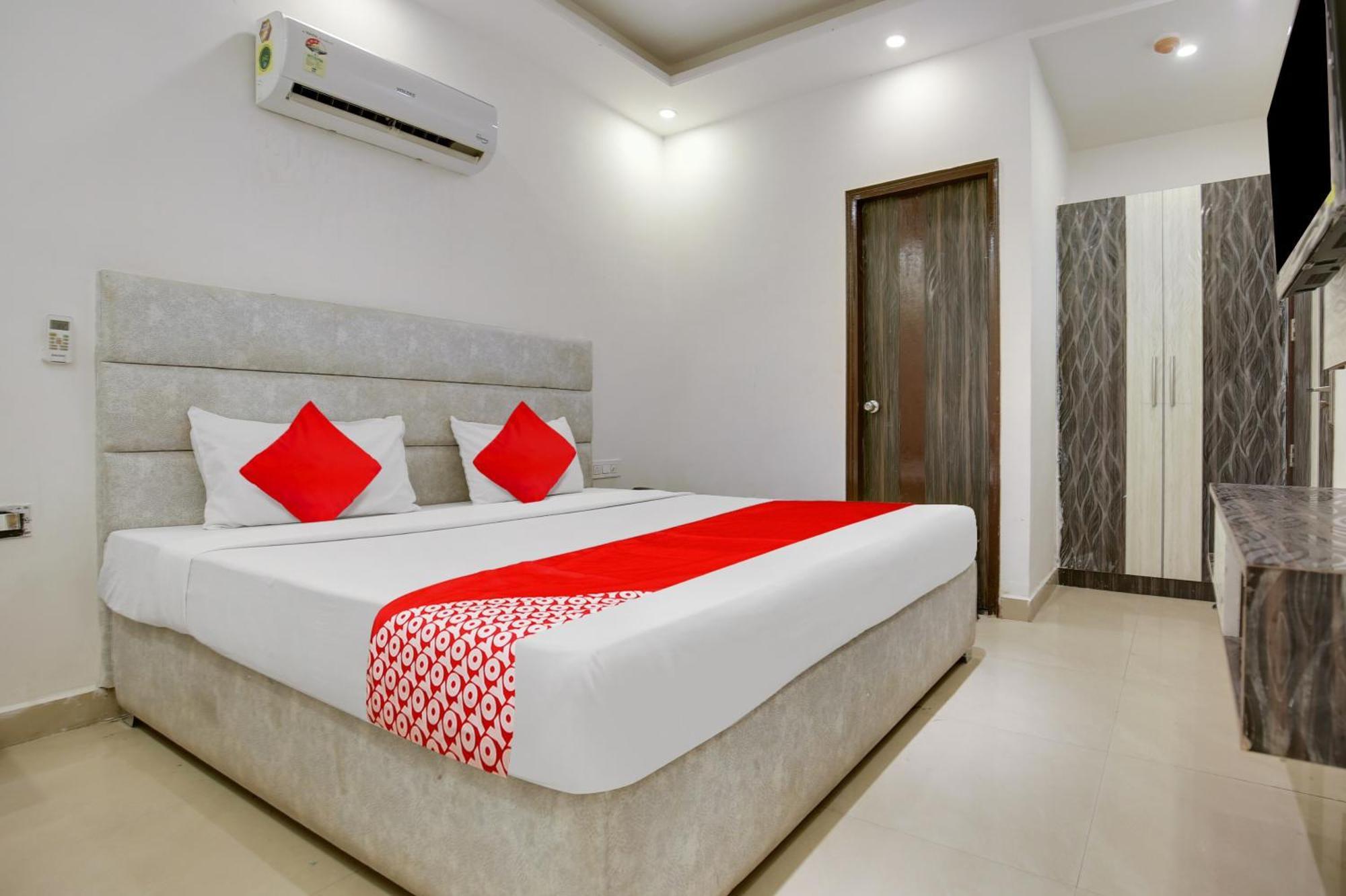 Hotel O Av Continental Zirakpur エクステリア 写真